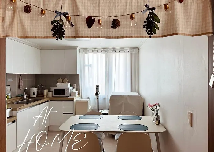 Villa At Home, Sunny Emotional House, Free Parking, 3q Beds, Attic Movie Theater *