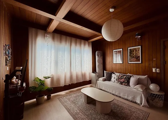 Villa At Home, Sunny Emotional House, Free Parking, 3q Beds, Attic Movie Theater *
